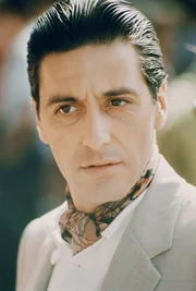 Don Michael Corleone (Al Pacino) ist der "Pate" und Oberhaupt seiner Familie.