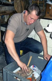 Auf dem Dachboden sucht Trödelprofi Otto nach verborgenen 'Schätzen' Auf dem Dachboden sucht Trödelprofi Otto nach verborgenen 'Schätzen'