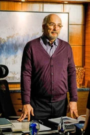Dr. Aaron Glassman (Richard Schiff)
