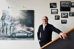 Ren&eacute; Staud geh&ouml;rt zu Deutschlands bekanntesten Autofotografen. In seinem Studio in Leonberg bei Stuttgart hat er luxuri&ouml;se Premiummarken aufw&auml;ndig in Szene gesetzt.