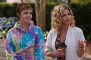 L-R: Elsie Fisher, Kyra Sedgwick