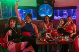 Maia Mitchell (r.), Yara Shahidi (m.), Charlie Morgan Patton (l.), Simone Recasner (2.v.l.), and Odessa A&rsquo;zion (2.v.r.)