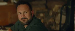 Charles' Vater Denis (Louis-Philippe Dandenault), selbst erfolgreicher Unternehmer, steht den beiden Jungs zwar beratend zu Seite, glaubt aber nicht an die "Coco Farm" und an seinen Sohn. Charles soll lieber mehr f&uuml;r die Schule b&uuml;ffeln.