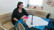 Melanie (27, Foto) tauscht ihren Haushalt mit dem von Gabi (55)