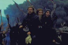 Bowen (Dennis Quaid, l.), ein Ritter mit Ehrenkodex, muss zusehen, wie sich sein Sch&uuml;tzling zu einem grausamen K&ouml;nig entwickelt. Er glaubt, dass die Seele eines Drachen ihn vergiftet hat und schw&ouml;rt, alle Drachen zu t&ouml;ten ...