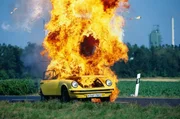 Schon wieder ein Brandanschlag auf einen Sportwagen. Wer steckt dahinter?; Schon wieder ein Brandanschlag auf einen Sportwagen. Wer steckt dahinter? Schon wieder ein Brandanschlag auf einen Sportwagen. Wer steckt dahinter?; Schon wieder ein Brandanschlag auf einen Sportwagen. Wer steckt dahinter?