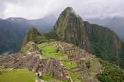Geheimnisvolle Inkastadt: die Ruinen von Machu Picchu im Hochland von Peru