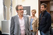 Kristina Katzer (Isabell Gerschke, M.) und Lukas Hundt (Oliver Franck, r.) haben herausgefunden, dass Schönheitschirurg Dr. Balthasar von Walthausen (Paul Frielinghaus, l.) ein Verhältnis mit dem Mordopfer hatte.