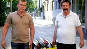 Trödelexperte Otto Schulte (li.) und Harald misten aus.. Trödelexperte Otto Schulte (li.) und Harald misten aus..