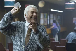Jasper Sabiano (Seymour Cassel)