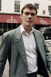 Im M&auml;rz des Jahres wurde Gary McKinnon verhaftet, nachdem er etliche Computer der NASA und des Pentagons gehackt hatte. Der Angeklagte berichtet, Beweise f&uuml;r die Existenz einer geheimen amerikanischen Weltraumflotte gefunden zu haben, die aus "au&szlig;erirdischen Offizieren" bestehen soll. Was steckt hinter seinen Aussagen?