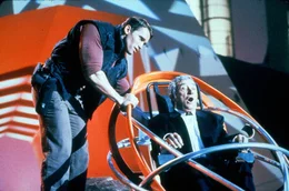 L-R: Ben Richards (Arnold Schwarzenegger), Damon Killian (Richard Dawson)