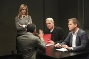 Bei den Ermittlungen: Gibbs (Mark Harmon, 2.v.r.), Bishop (Emily Wickersham, l.) und Tony (Michael Weatherly, r.) ...