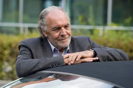 Georg (Christian Kohlund) hat seine kleinen Geheimnisse.