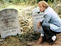 George (Bruce Dern) ahnt, dass im Familiengrab au&szlig;er Knochen auch einige gut verscharrte Geheimnisse liegen.Zur ARTE-Sendung Familiengrab  George (Bruce Dern) ahnt, dass im Familiengrab auĂźer Knochen auch einige gut verscharrte Geheimnisse liegen.