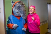TanzTapir trifft  Kid Clio. Sie bringt Freude ins Krankenhaus mit ihrem Song "Fühl mich so gut". TanzTapir trifft  Kid Clio. Sie bringt Freude ins Krankenhaus mit ihrem Song "Fühl mich so gut".