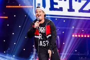 Chris Tall präsentiert sein Solo-Programm "Und jetzt ist Papa dran!". Immer wieder stellt der Comedian seine eigenen Gags auf den Kopf und tritt in komischen Schlagabtausch mit seinem Publikum, um am Ende festzustellen: Verdammt, jetzt habe ich mich schon wieder selbst verarscht!
