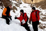 Andreas (Martin Gruber, l.), Toni (Martin Klempnow, M.) und Tobi (Markus Brandl, r.) müssen den Gramin-Gletscher wegen Lawinengefahr absperren.