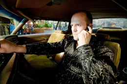 Nach der Nachricht, vergiftet worden zu sein und nicht mehr lange zu leben, rast Chev Chelios (Jason Statham) mit seinem Auto quer durch Los Angeles. Vergeblich versucht er seinen Arzt zu erreichen...