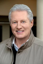 Dad (Bruce Boxleitner)