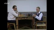 Die mexikanische Kleinstadt Tacambaro, Wahlheimat des deutschen Musikers Gerhart Münch, hier beim Schachspiel mit dem Padre des Ortes.