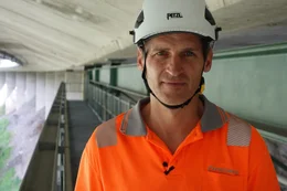 Peter Augsch&ouml;ll (ASFINAG) &uuml;berpr&uuml;ft die Sicherheit der Brenner-Autobahnbr&uuml;cken.