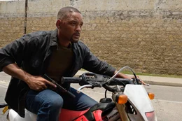 Auf einem Motorrad erwartet Henry Brogan (Will Smith) den Angriff seines geheimnisvollen Widersachers.