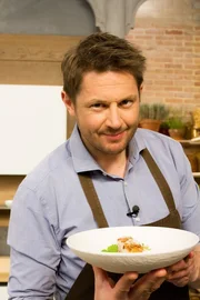 Hannes Müller: Zander in der Schwarzbrotkruste, Rote Rüben, Kren.