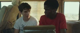 Gyllen (Fionn Whitehead, li.) und William (St&eacute;phane Bak, re.)