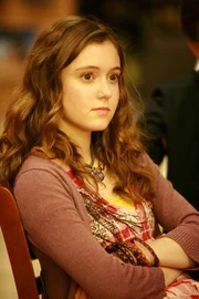 Emily (Hayley McFarland) weiß noch nicht, dass ihre Mutter nach Chicago ziehen will.