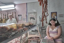Sara (Laura Gal&aacute;n, r.)
