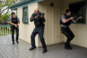 Jesse Boone (Noah Mills, l.); Sam Hanna (LL Cool J, r.). Jesse Boone (Noah Mills, l.); Sam Hanna (LL Cool J, r.).