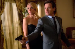 Der eigenwillige Inspector Martland (Ewan McGregor, r.) ist seit Jahren heimlich in Johanna (Gwyneth Paltrow, l.), die Frau von Lord Mortdecai, verliebt. Aber hat er bei ihr &uuml;berhaupt eine Chance?; Der eigenwillige Inspector Martland (Ewan McGregor, r.) ist seit Jahren heimlich in Johanna (Gwyneth Paltrow, l.), die Frau von Lord Mortdecai, verliebt. Aber hat er bei ihr &uuml;berhaupt eine Chance?
