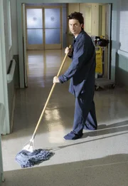 Wenn J.D. (Zach Braff) die Wette verliert, muss er sich einen Tag lang als Hausmeister versuchen ...