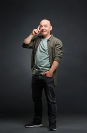 Wer wei&szlig; denn sowas? ist zur&uuml;ck mit 150 neuen Folgen: Teamkapit&auml;n Bernhard Ho&euml;cker.