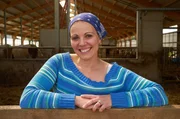 Diesmal sind die Frauen zu Gast bei Kerstin Loy aus Mittelfranken. Die 35-Jährige ist gelernte Reisekauffrau. Zur Landwirtschaft kam sie erst durch die Heirat mit ihrem Mann Michael. Die beiden haben zwei Kinder. Auf dem Hof im Landkreis Weißenburg-Gunzenhausen werden seit 100 Jahren Milchkühe gehalten; kürzlich wurde umgebaut und ein moderner Stall errichtet.