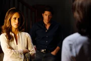 Unerwartet taucht Beth (Anne Archer, r.) bei Jim (David Conrad, M.) und Melinda (Jennifer Love Hewitt, l.) auf ...