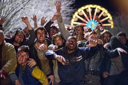 Auch ein Zombie m&ouml;chte mal Achterbahn fahren: Im Pacific Playland treffen Columbus und Tallahassee auf die blutgierigen Bestien ...
