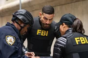 (v.l.n.r.) Bomb Squad Lt. Kenneth Holcomb (Victor Sho); FBI SA Omar Adom 'OA' Zidan (Zeeko Zaki); FBI SA Maggie Bell (Missy Peregrym)