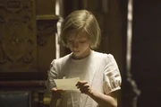 W&auml;hrend ihre &auml;ltere Schwester Cecilia dem Haush&auml;ltersohn Robbie Avancen macht, erfindet Briony (Saoirse Ronan) aus Entt&auml;uschung &uuml;ber dessen Reaktion eine dreiste L&uuml;ge, die ihre Leben auf immer beeinflussen wird ...