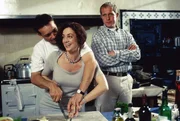 Tom (Harald Krassnitzer, re.) gefällt es überhaupt nicht, wie freundschaftlich sein Bruder Frederic (Michael Roll) mit Eleanor (Barbara Wussow, mi.) umgeht.