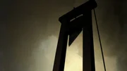 Die Guillotine ist eine wahrhaft blutige Spalterin. Besonders zur Zeit der französischen Revolution fällt das Beil unermüdlich. Die Guillotine ist eine wahrhaft blutige Spalterin. Besonders zur Zeit der französischen Revolution fällt das Beil unermüdlich.
