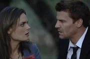 L-R: Temperance Brennan (Emily Deschanel), Seeley Booth (David Boreanaz)