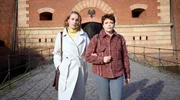 Romy Heiland (Christina Athenstädt, l.) und ihre Assistentin Tilly Vogel (Sina Reiß, r.) ermitteln im Zusammenhang eines Korruptionsverdachts auf dem Gelände der Zitadelle Spandau.