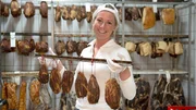Theresa Coßmann luftgetrockneter Schinken vom Schwein ist eine echte Spezialität.