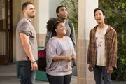 NELLA FOTO, DA SINISTRA: JOEL MCHALE (JEFF WINGER), DONALD GLOVER (TROY), YVETTE NICOLE BROWN (SHIRLEY), DANNY PUDI (ABED)