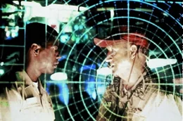 v.li.: Lt. Commander Ron Hunter (Denzel Washington), Capt. Frank Ramsey (Gene Hackman)