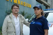Polizistin Manon (Shemss Audat), die selbst Schülerin an der internationalen Schule war, will herausfinden, was dort vor 25 Jahren passiert ist. Der ehemalige Mitschüler und heutige Journalist Stéphane Pianelli (Matthias Van Khache) unterstützt sie dabei.