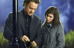 Symbologe Robert Langdon (Tom Hanks) und Kryptologin der Pariser Polizei Sophie Neveu (Audrey Tautou) versuchen gemeinsam den Mord am Kurator des Louvre aufzukl&auml;ren.