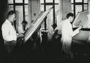 Hitler setzt auf Erfindungen der Wissenschaft, um die Niederlage noch abzuwenden. Vergebens.